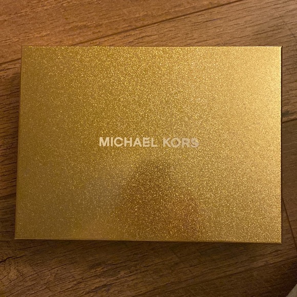 NEW Michael Kors Logo Knit Cold-Weather Set - Picture 2 of 3